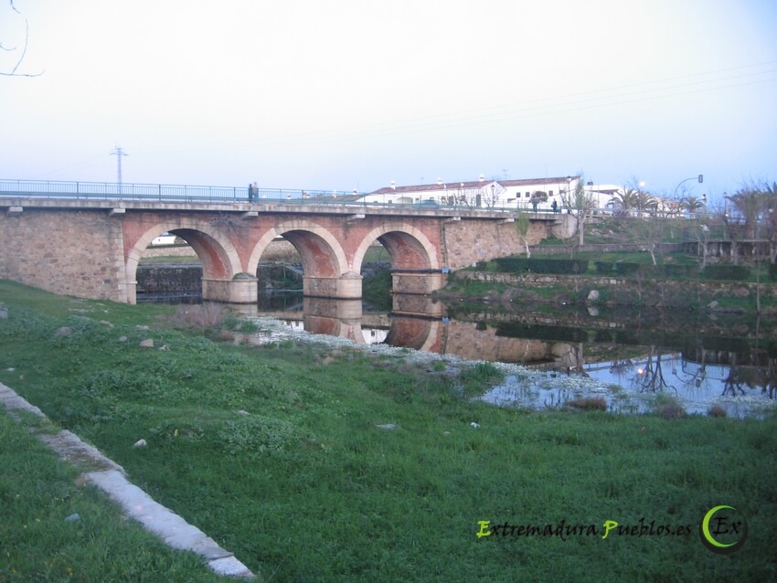 Ver Puente de Arroyo de la Luz